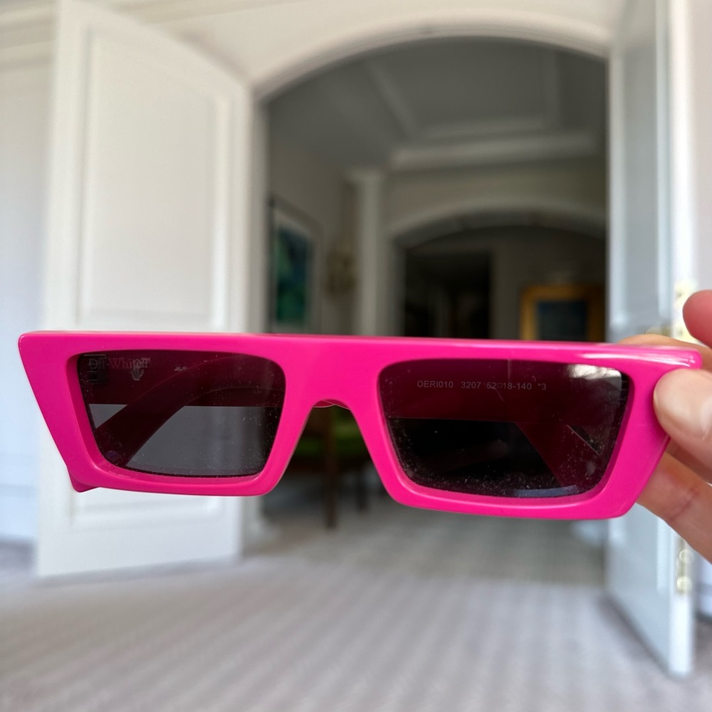 Off White pink sunglasses in very good condition